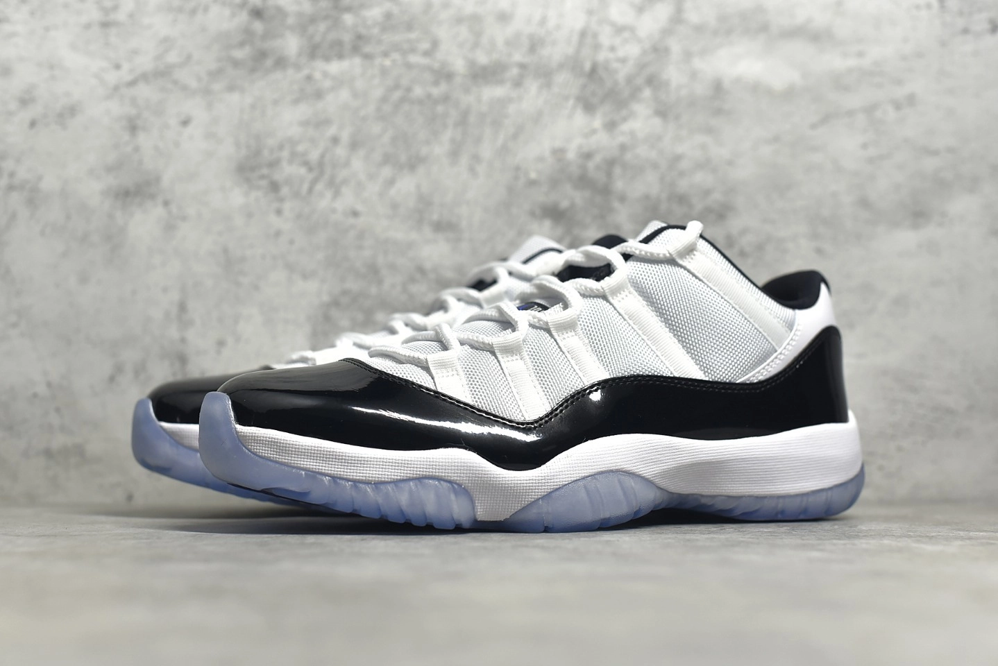 Air Jordan 11 Low Concord