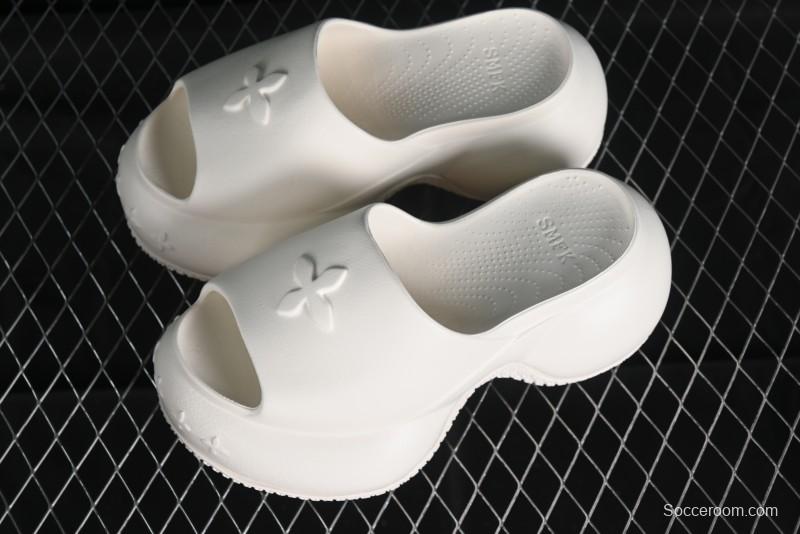 SMFK COMPASS Embossed One-Piece Platform Slides - E9066