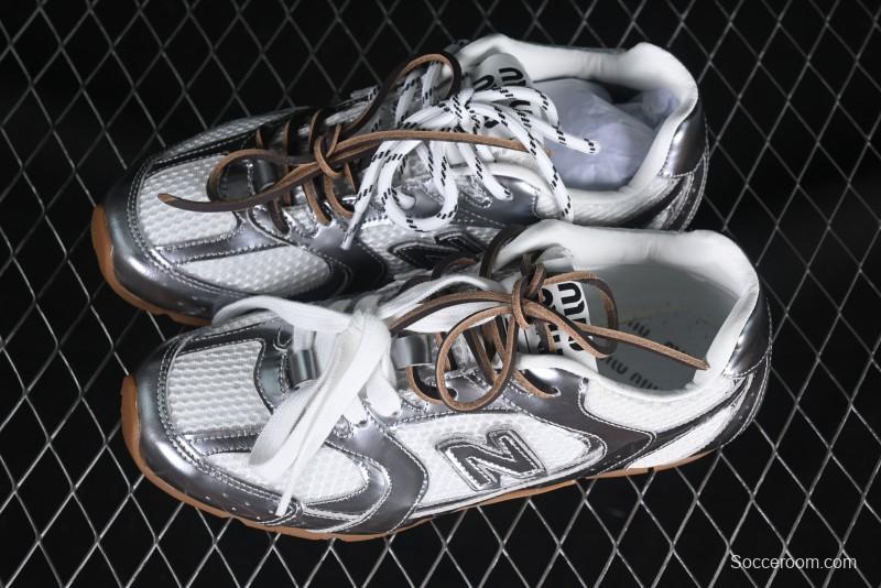 New Balance 530 Metallic Silver Sneakers – Stylish & Sporty Design