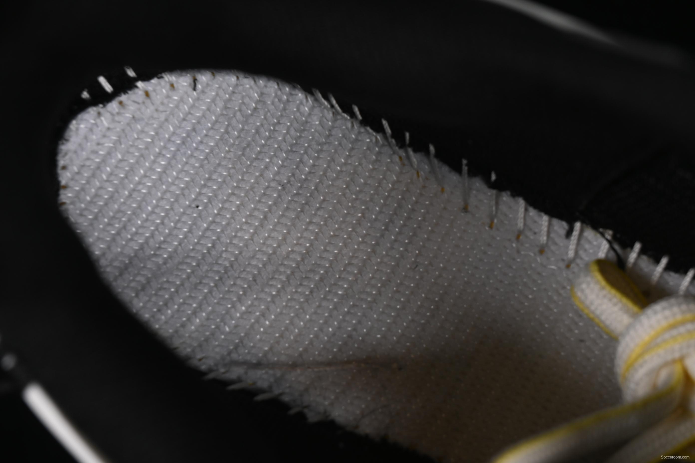 Off-White Be Right Low-Top Lifestyle Sneakers in Black & Yellow - C.D4