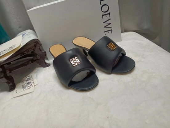 2025 Women Loewe Black Leather Slippers
