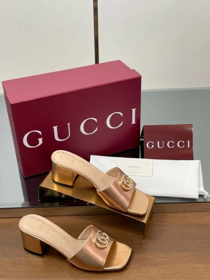 2025 Women Gucci Pink Leather Sandals GG Crystal Buckle LY00280