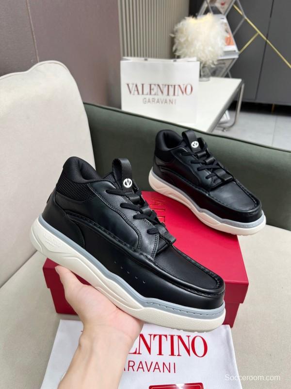 2025 Unisex Valentino Black Leather Sneakers LY00390