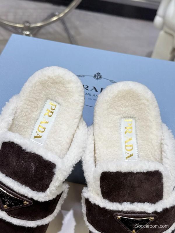 Prada Fall/Winter New Mule Slippers Triangle Buckle Bread Toe Half Slippers - KFY00270