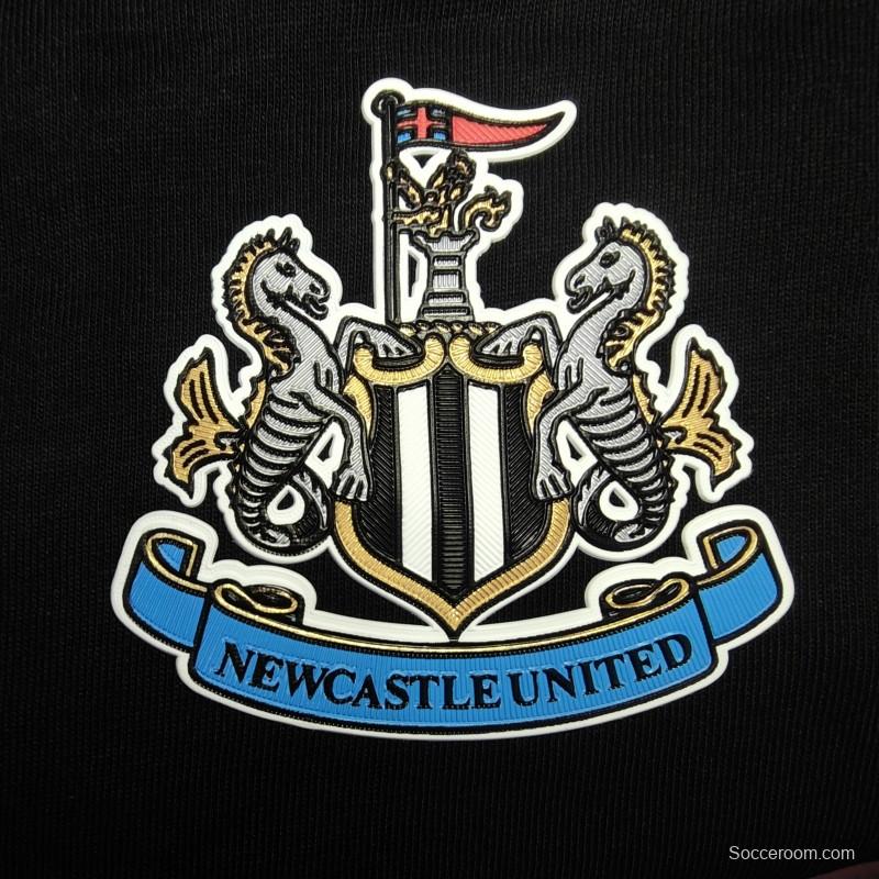 25/26 Newcastle United Embroidered Logo Hoodie 9 Colors