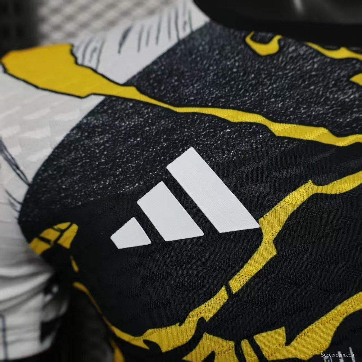 Player Version 25/26 Real Madrid Avengers White Pre-Match Jersey